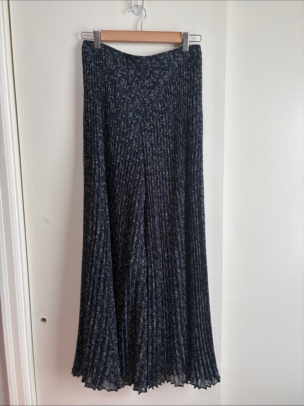 NWOT Club Monaco Pleated Navy Blue Floral wide leg pants Sz 2